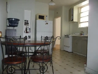 Plateau 4 1/2, 1 juillet, chauffé, électricité, meublé, 1480 $ Image# 4