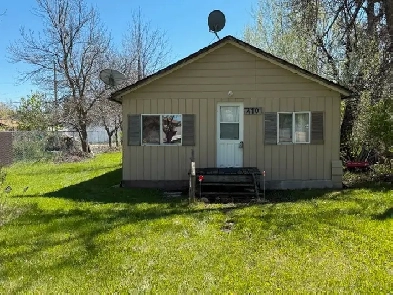 Winnipeg Beach 2 Br 1 bath 50' lot ONLY $89,900! Image# 1