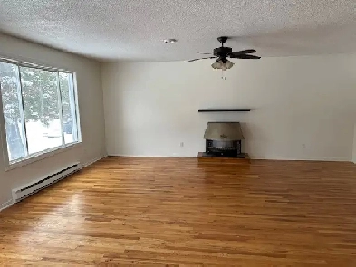 Three-bedroom apartment available in Val Caron Image# 2