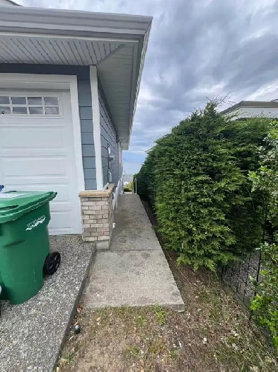 1-Bedroom plus 1-Bath Legal Bsmt Suite with Ocean View i Image# 3
