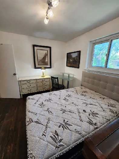 Steeles W @ bathurst st North York pvt furn'd room for girl redy Image# 1