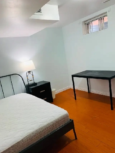 Square1,Sheridan,UTM,1 basement room with private toilet,parking Image# 5