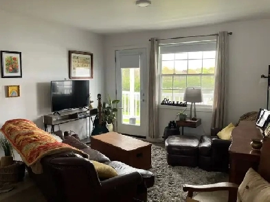 2 Bedroom Apartment on Doctor's Lake (Utilities Included) Image# 1