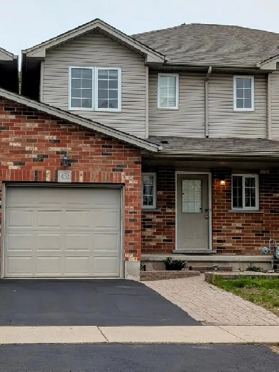 Spacious & bright 3 1 Bed 3.5 Bath House For Rent Image# 1