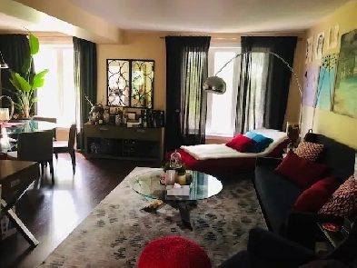 = AVAILABLE NOW! 4 bed house, indoor parking. Close to subway = Image# 1