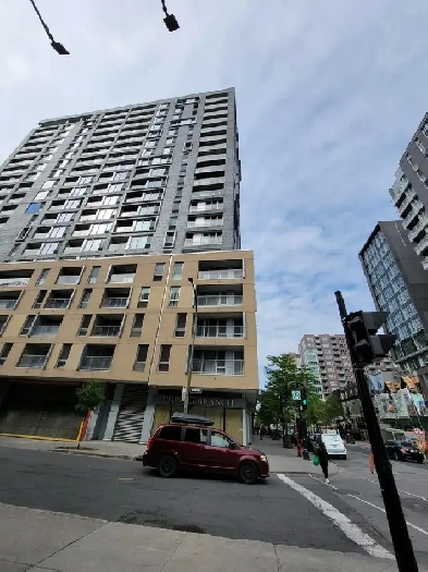 Downtown Atwater Metro 3 1/2 Furnished Condo 1414 Chomedey Image# 9