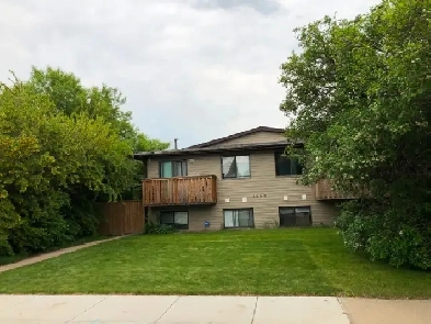 Sweet Deal: Two Bed/One Bath Fourplex Suite, Private Laundry! Image# 1