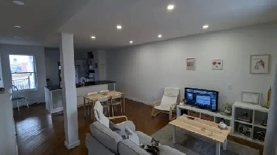 Appar de 2 chambres et 1 salle de bain 200 mettre de metro Image# 1