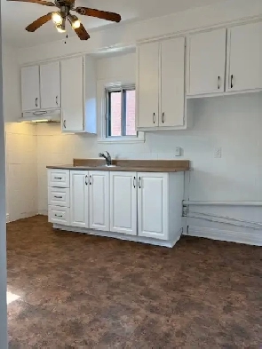 3 1/2 au deuxième étage à Louer près de métro Angrignon Image# 1