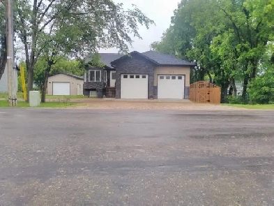 312 2 av south Hepburn with work  shop Image# 2