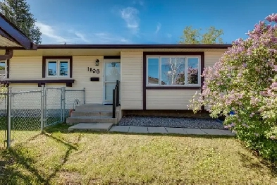 A THREE bedroom family home with a Large Lovely yard! Image# 1