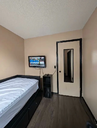 ROOM FOR RENT -AVAILABLE NOW Image# 5