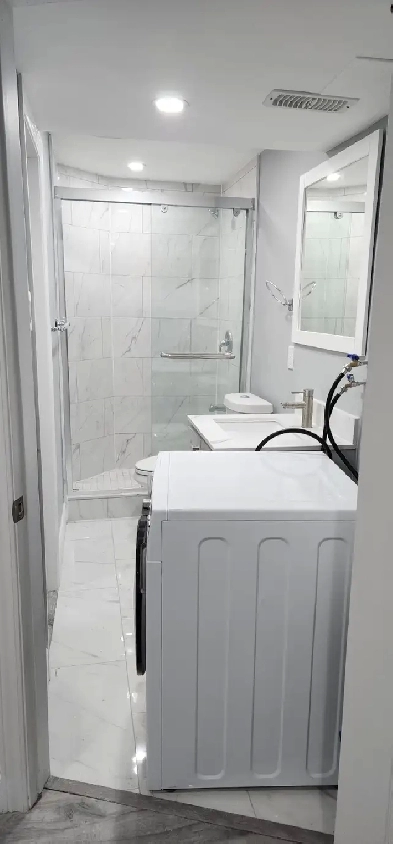 Newly finished  2 bed 1 bath basement bright  & sunny Hurontario Image# 1