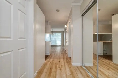 Grand 3 1/2 à louer - stat. intérieur inclus Image# 9