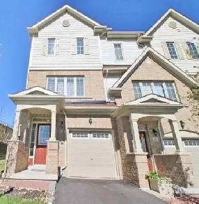 Gorgeous Townhouse for Rent in Whitby (Highly Sought-After Area) Image# 4