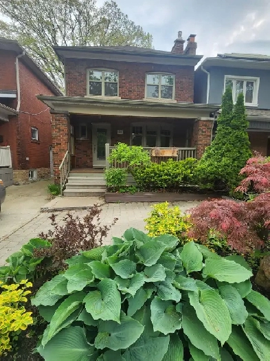 BLOOR WEST VILLAGE LUXURY FULLY RENOVATED HOUSE Image# 2