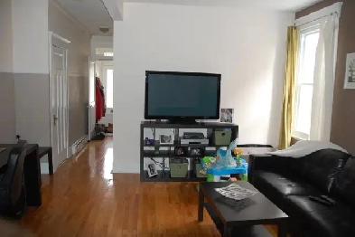 Plateau Mt-Royal 5 1/2 RDC avec 2 chambres   bureau Image# 2