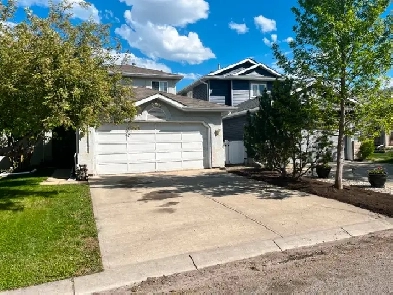 Stunning 5-Bedroom Family Home in Riverbend, Calgary! Image# 19