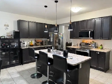 4 Beds FURNISHED with Rogers services INCLUDED Home for JULY-AUG Image# 5