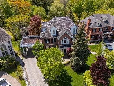 Over 7000 sf of luxury living on breathtaking premium pie lot Image# 1