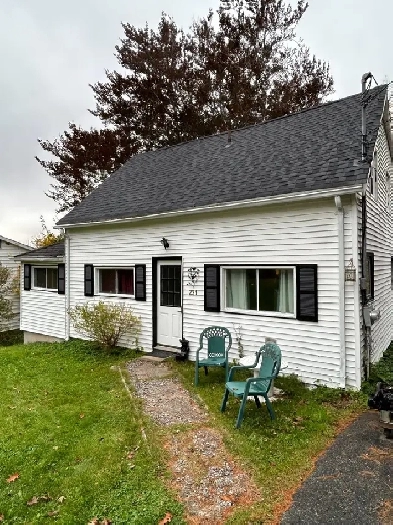 top  unit in duplex 1 bed apartment lower Sackville Image# 9