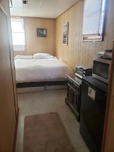 2 rooms available for short term, near Chinook mall / LRT Image# 1