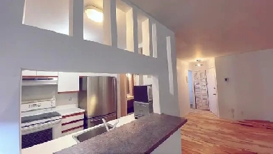 5.5 BIG LARGE CONDO IN CENTER OF VILLAGE (VACANT NOW) Image# 7
