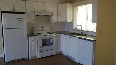 Apartment Building 1 bed room suite, Vancouver Image# 2