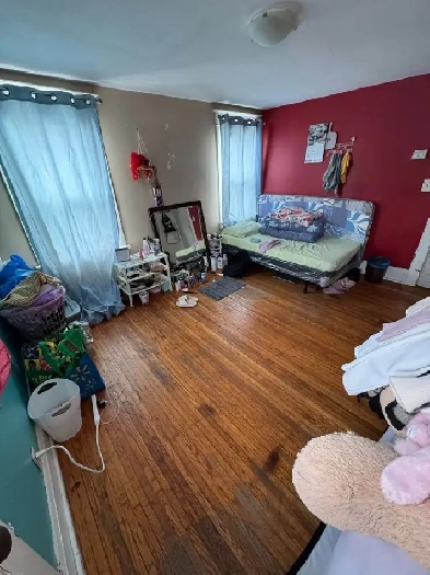 Room For International Girl Students Niagara College/University Image# 1