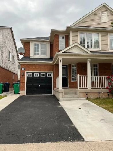 3 Bedrooms House for lease Near Mt. Pleasant Station Image# 2