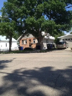 Weyburn Duplex/Wifi, power. water, heat, inc. close to downtown Image# 4