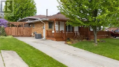 3 Bed2 Bathroom - Spacious 4-Level Back Split in Sherwood Villag Image# 1