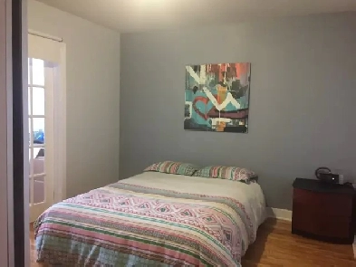 Très bel appartement 4 1/2 rénové -2 chambres fermées et 1 salon Image# 1