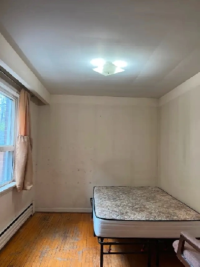 $750 Nice room for rent in Downtown of Toronto , M6J 3C8 Image# 1
