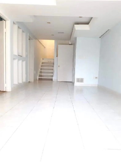 1 bedroom Walkout Basement for rent Image# 7