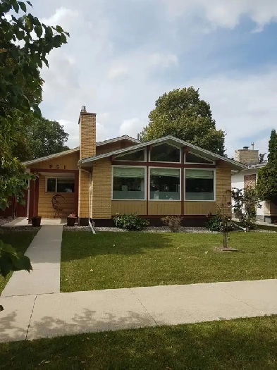 Aug.1st 1700sf 3br,3ba RIVER HEIGHTS bungalow Image# 10