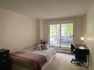 Master Bedroom Downtown Calgary Image# 1