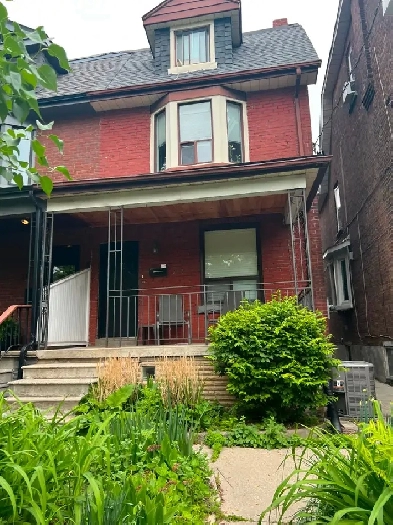 For Rent - 1   1 Basement Apartment in Trendy Little Italy Image# 5