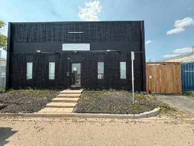 Shop for rent 2200sq foot with 1600 sq office $4500 Image# 1