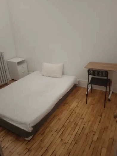 Room for rent Available for june Image# 3