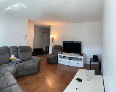 Grand 5 1/2 à louer dans un duplex Image# 1