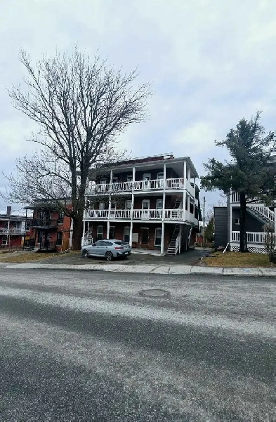 2 1/2 TOUT INCLUS - 2 1/2 ALL INCLUDED Image# 1