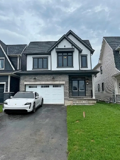 MOVE IN READY! Luxe Detached Home w/ Fabulous Views Of The Canal Image# 10