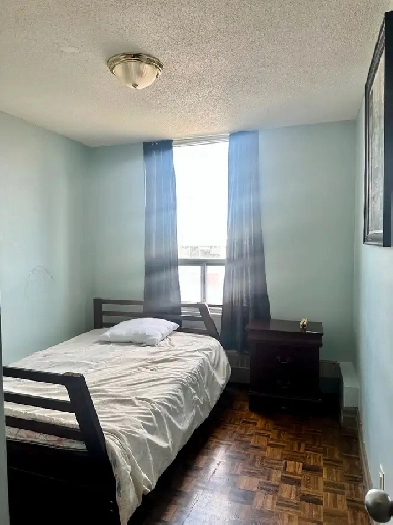 Private Room 4Rent Females Only Etobicoke Central close Subway Image# 1