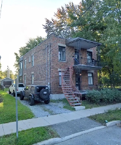Charming 3½ House for Rent – Steps from LaSalle Train Station Image# 1