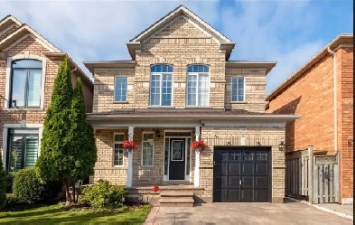 Detached house for rent in Mississauga Image# 2
