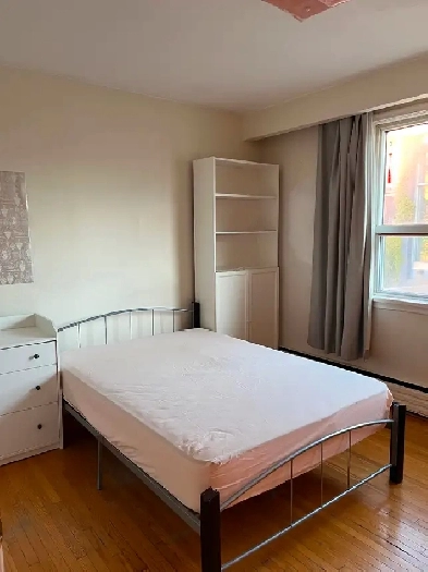$930 Nice room for rent in Downtown Toronto. (M6J3C8). Image# 1