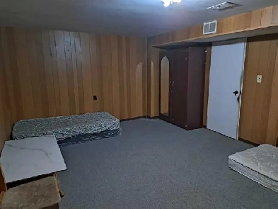 Room for rent Scarborough Furnished near kennedy subway Image# 3