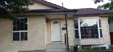 Recently renovated main floor for rent in NE 1900 Image# 4