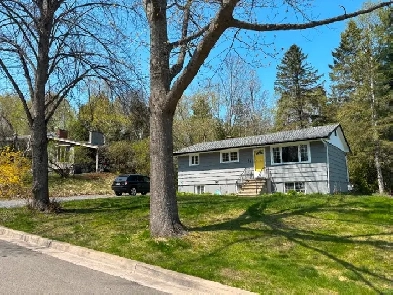 Small 2bdrm apt in quiet neighborhood off of Kings College rd. Image# 1